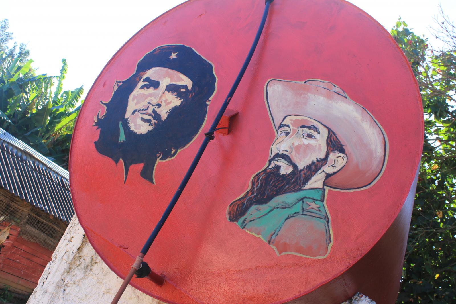 Che and Fidel - make your fuel storage a tourist icon